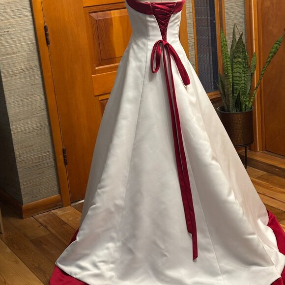 Strapless Evening Gown Size 6 - Picture 3 of 6